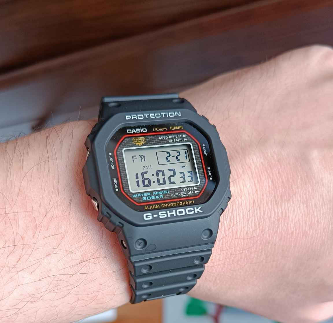 Casio G-shock Ψηφιακό Ανδρικό Ρολόι Χρονογράφος Μπαταρίας με Μαύρο Καουτσούκ Λουράκι