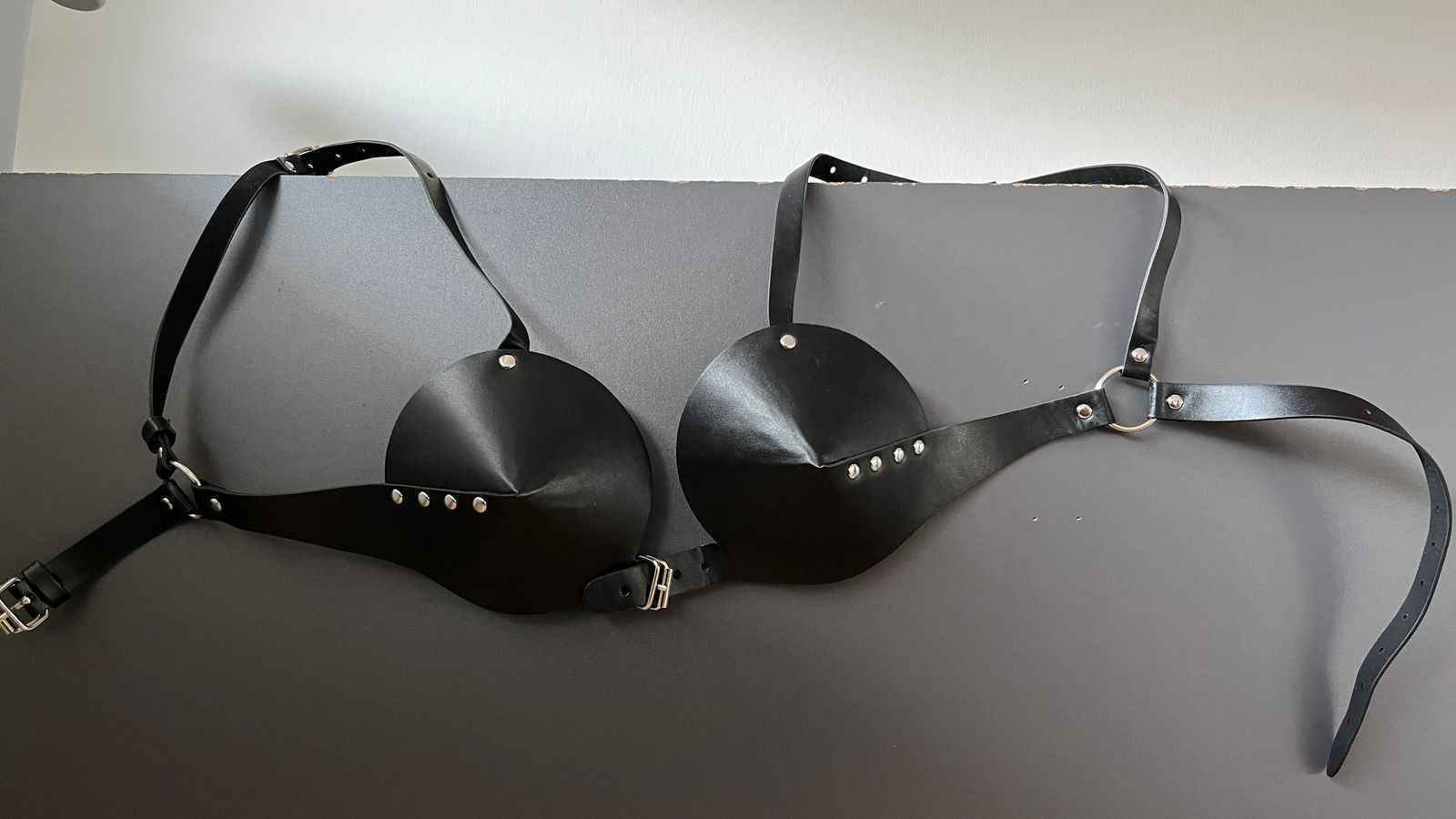 Smd Obsidian Leather Bullet Cup Harness One Size Black