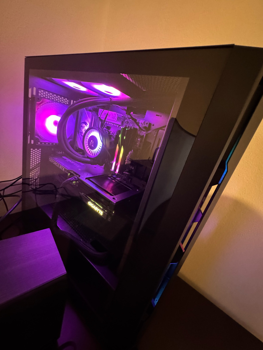 Cougar Uniface RGB Gaming Midi Tower Кутия За Компютър Със Страничен Прозорец Черна