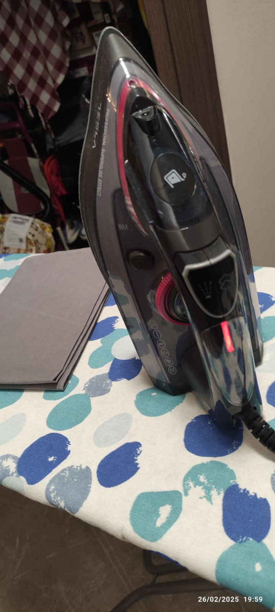 Tesla Steam Iron 3100W with Ceramic Plate and Continuous Steam Supply 25g/min