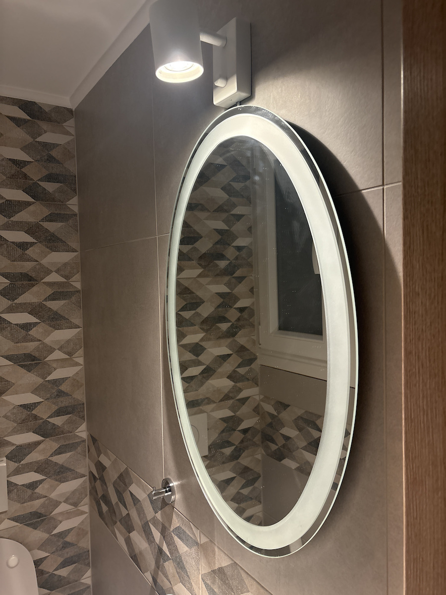 Tema Oval Badezimmerspiegel 50x70cm Weiß