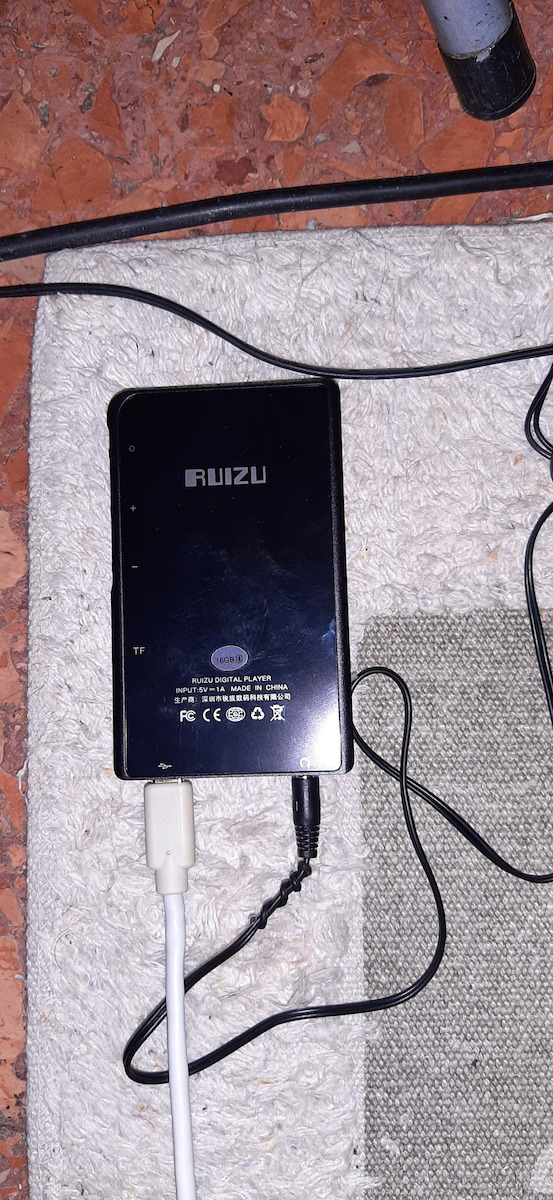 Ruizu Η9 MP3 Player (16GB) με IPS Οθόνη Αφής 3.8" Μαύρο