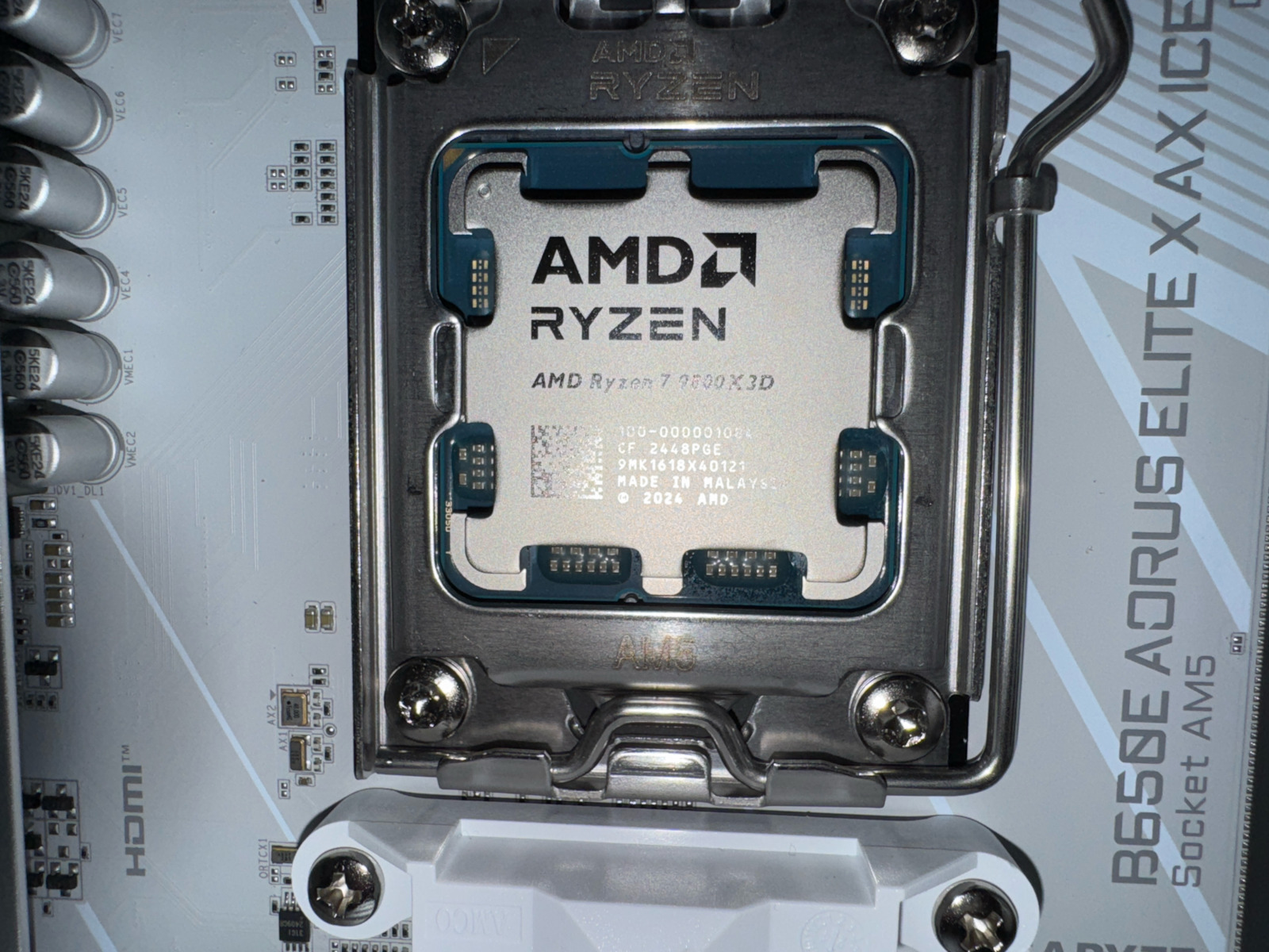 CPU AMD Ryzen 7 9800X3D CPU AM5 2900400-ryzen-7-9800x3d-