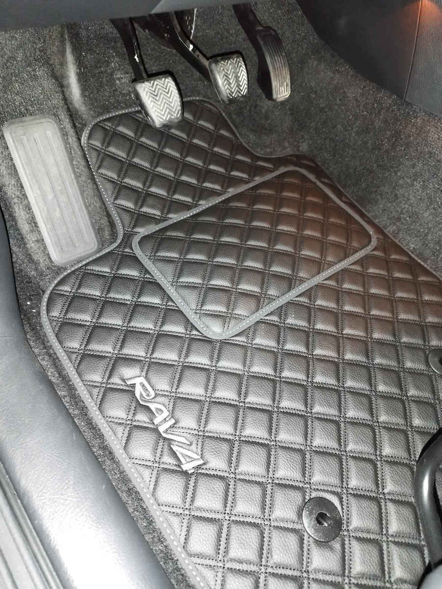Autofußmatten Leder Toyota Rav4 2006-2014 Set mit 5 Teilen