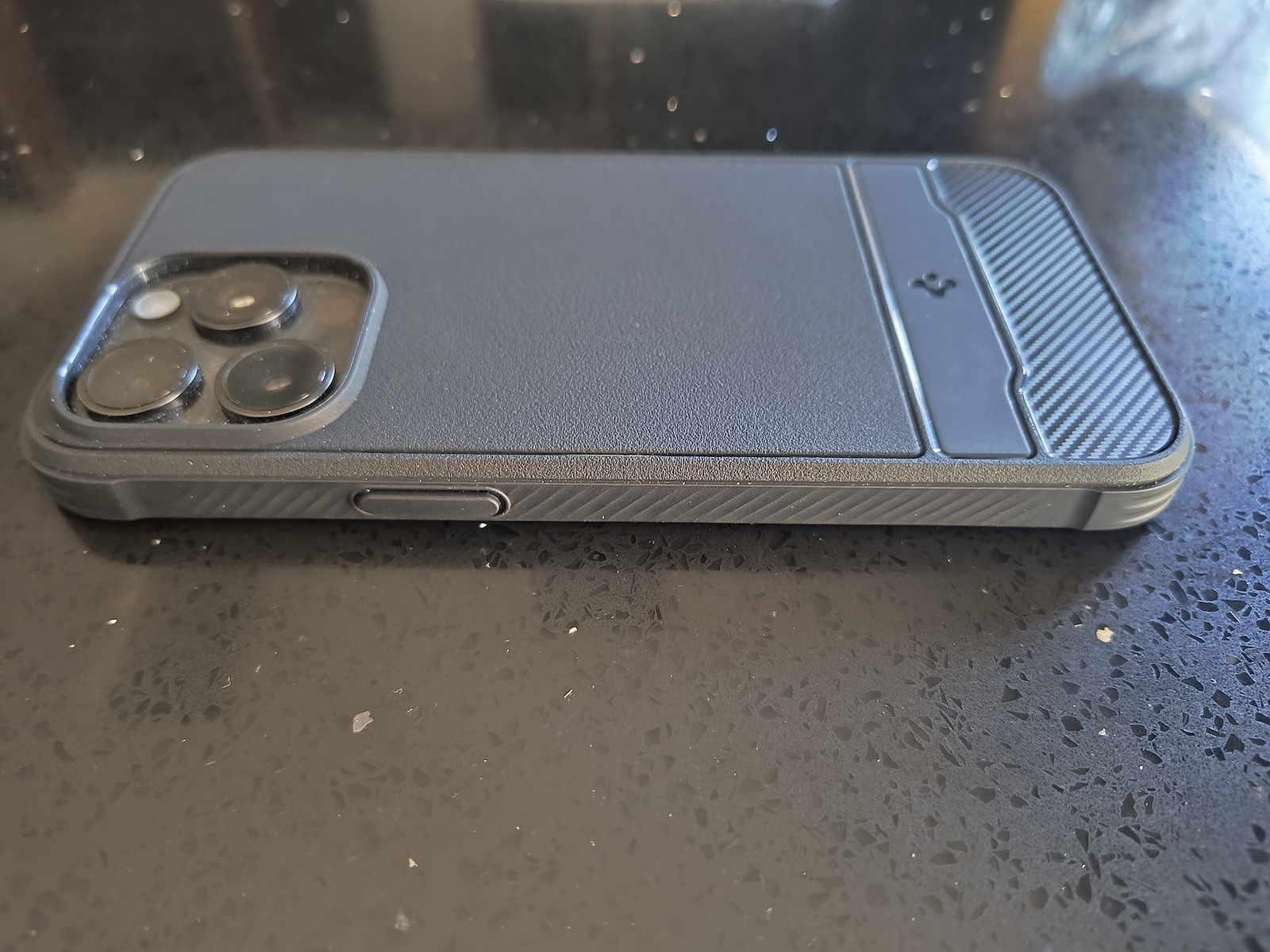 Spigen Rugged Armor MagFit Back Cover Σιλικόνης 2mm Μαύρο (iPhone 15 Pro Max)