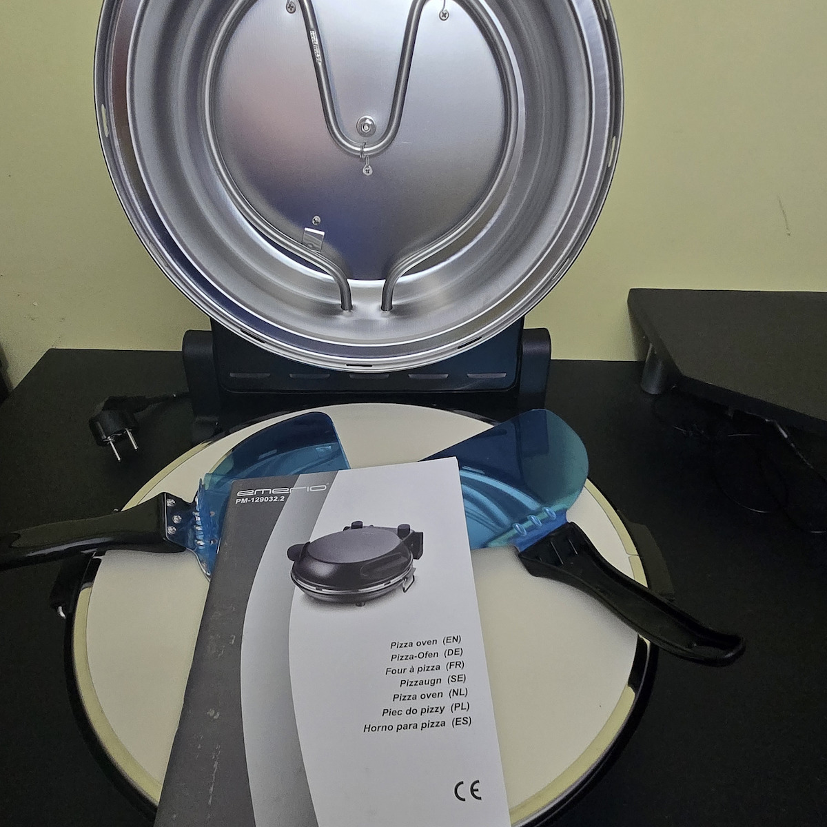 Emerio Pizza Maker 1200W Black