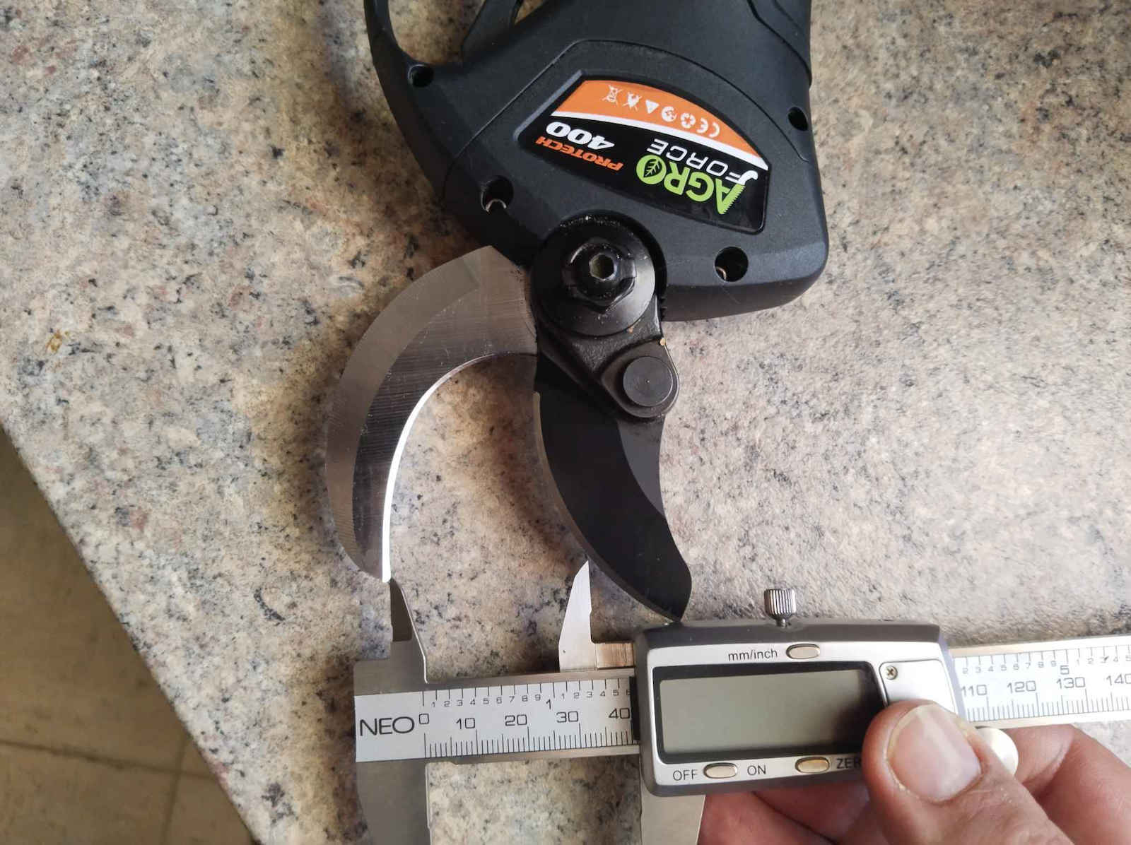 Agroforce Protech 400 Pruning Shears Battery Brushless 21V 2x2.6Ah with Maximum Cutting Diameter 40mm in Carrying Case