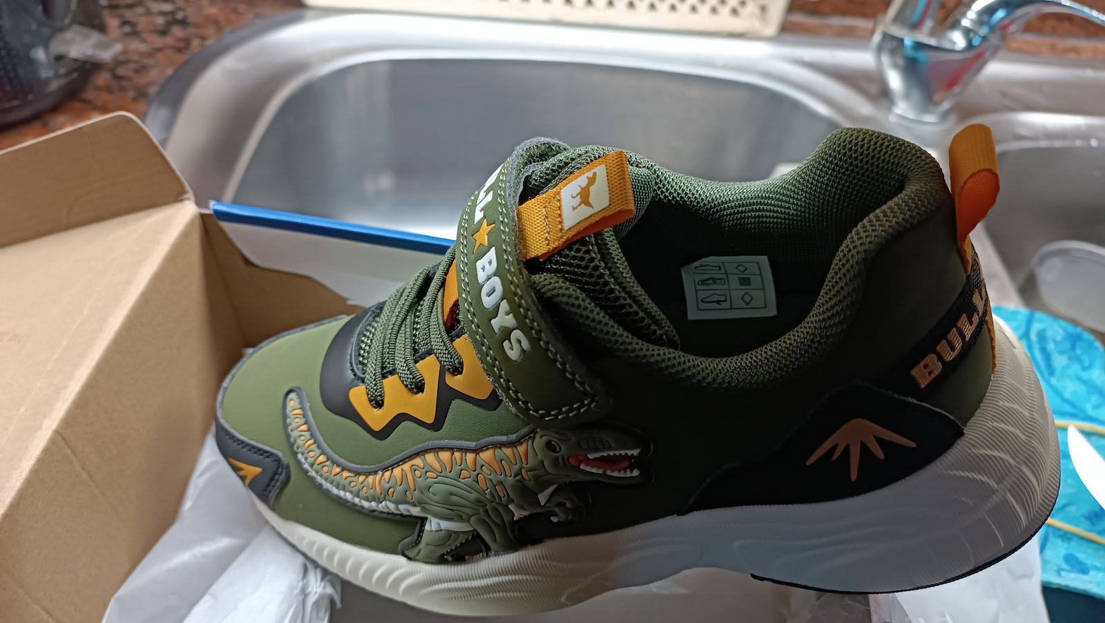 Παιδικά Sneakers με Σκρατς & Φωτάκια Πράσινα
