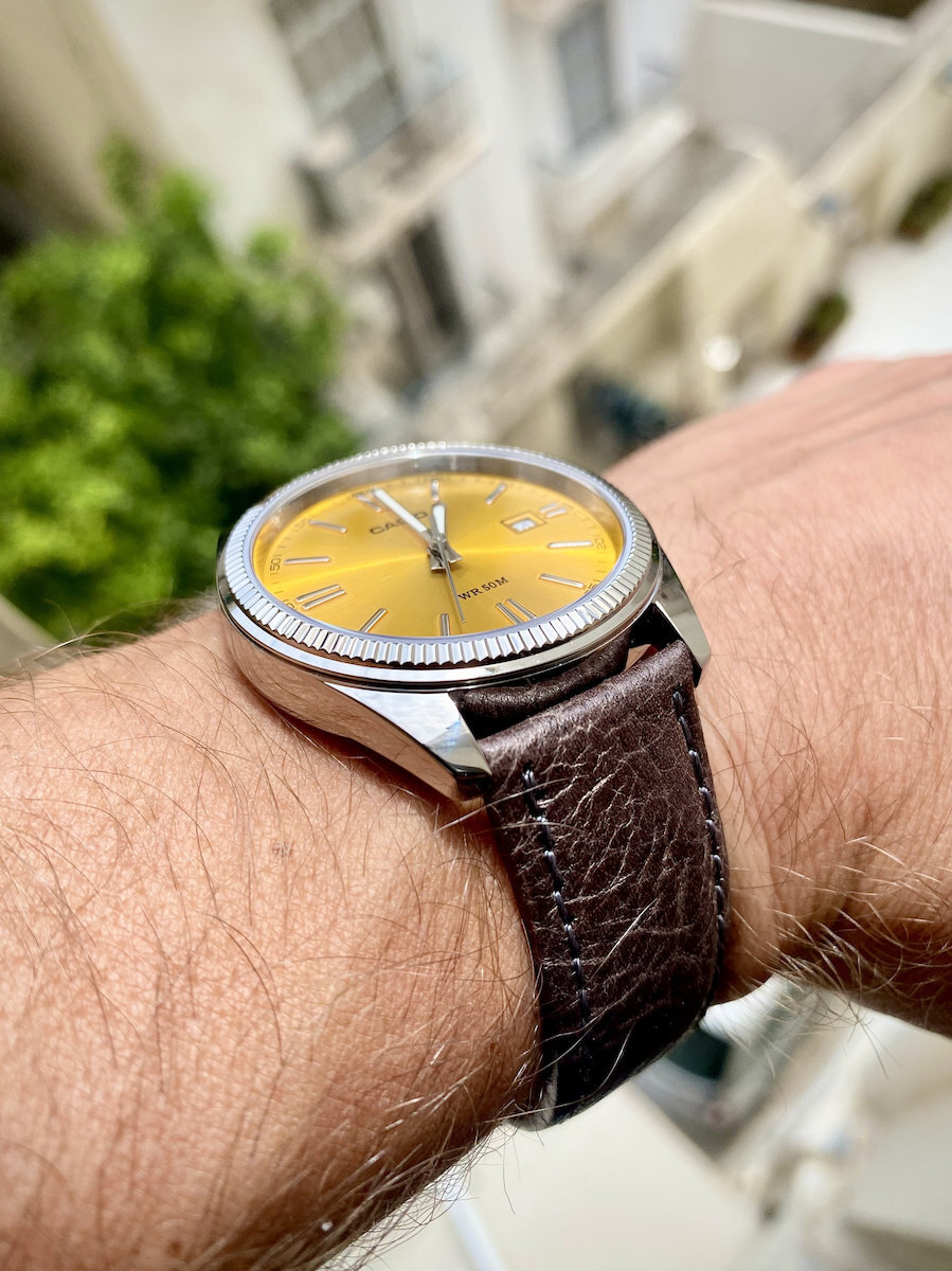 Casio Мъжки Часовник 43mm На Батерия със Сребърна Метална Гривна
