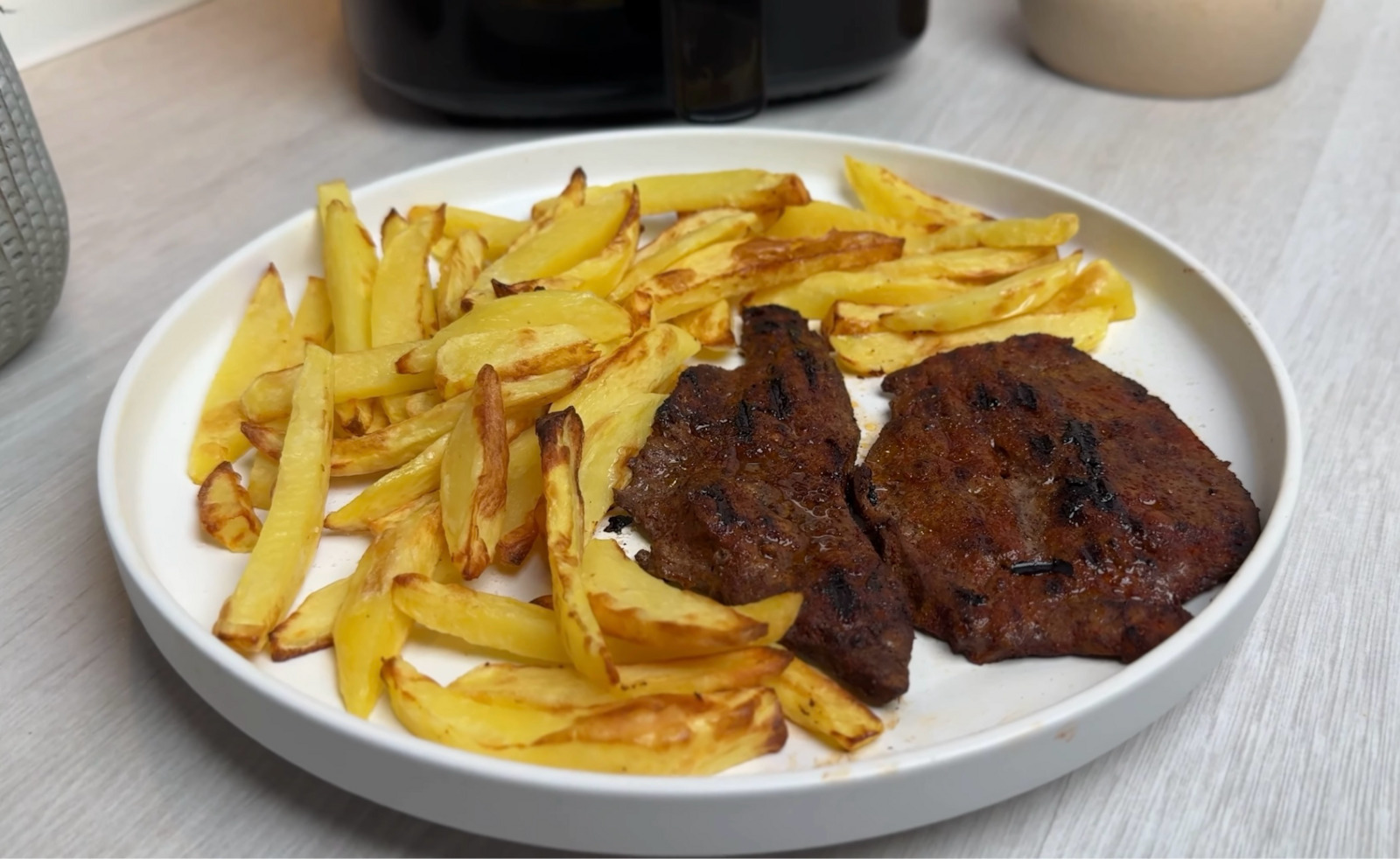 Izzy Digital Air Fryer and Grill Air Fryer 5lt Black