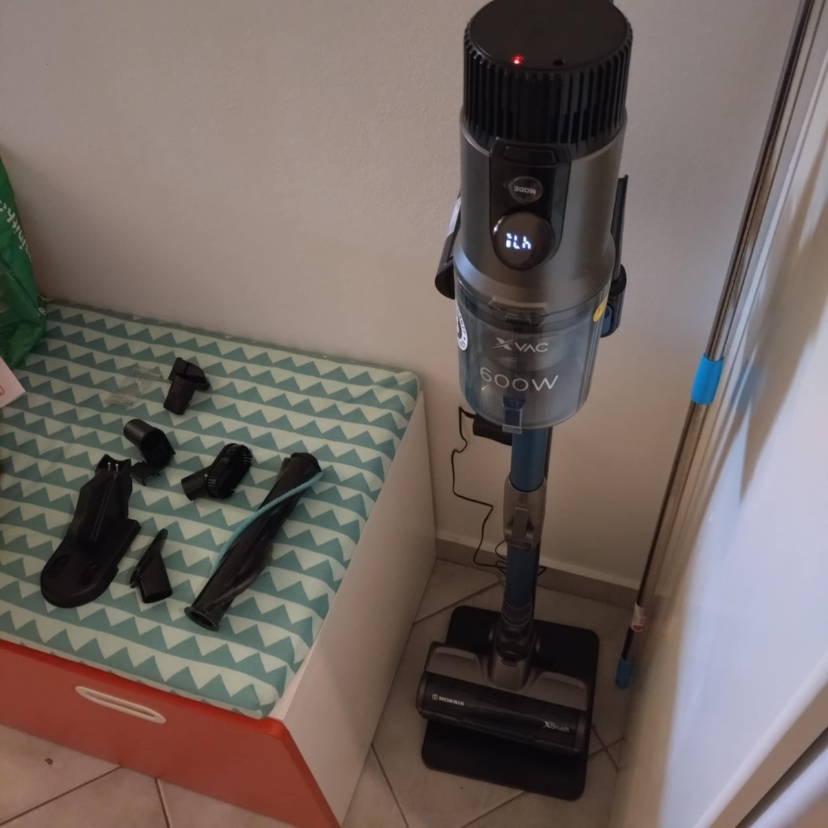 Morris Прахосмукачка Stick Черна SVC6101HH