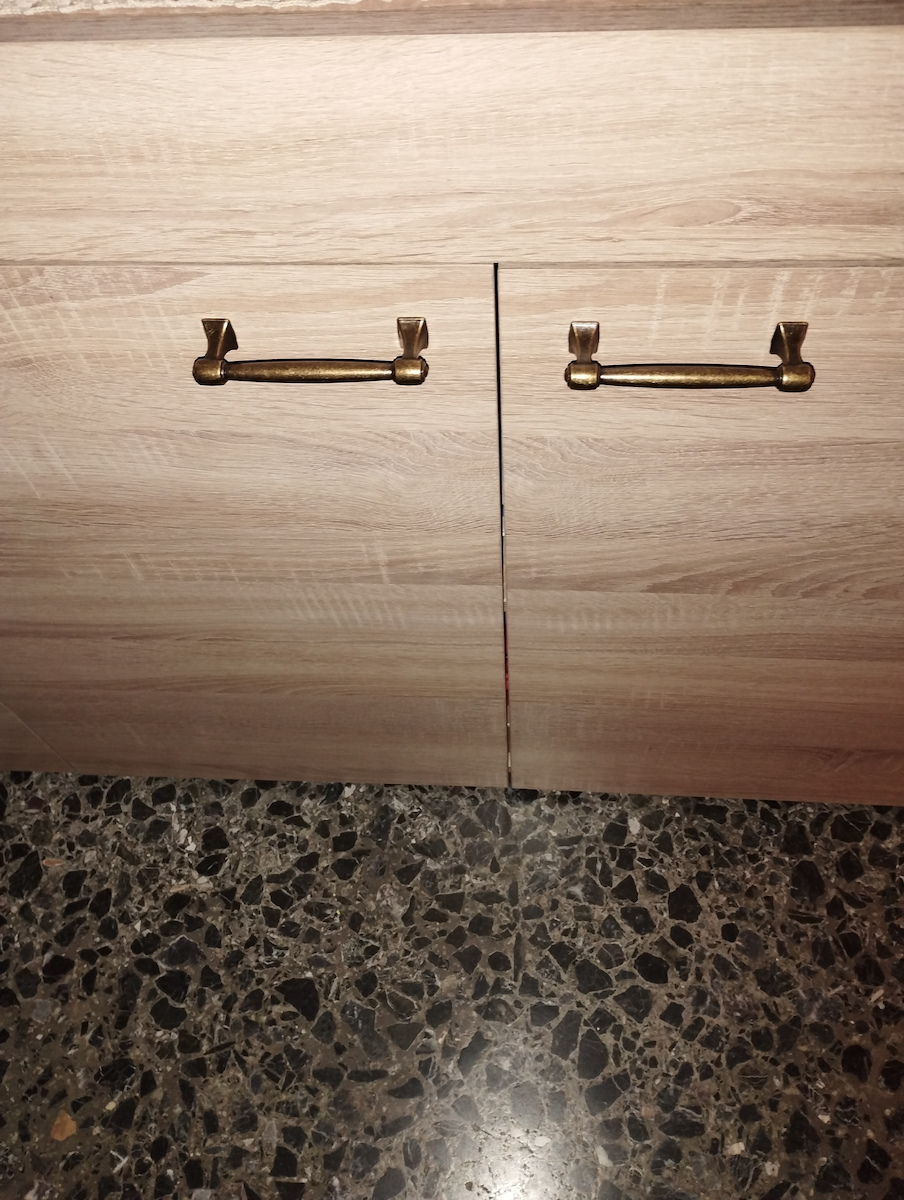 Import Hellas 6285 Antique Handle Furniture made of Metallic in Bronze Color 100mm (Center Distance 96mm) 6285 1pcs