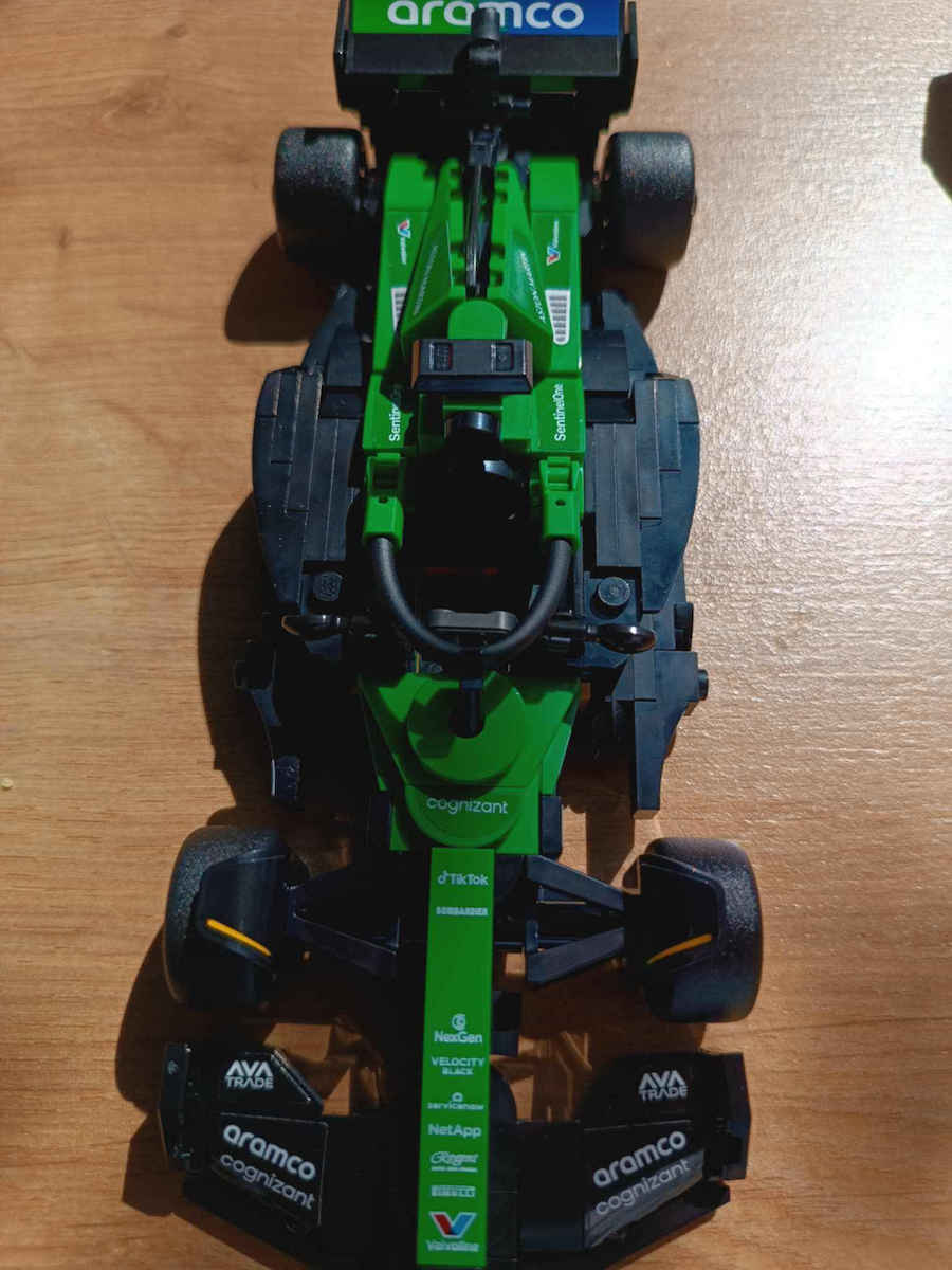 LEGO Speed Champions Mașină de Curse F1 Aston Martin Armaco AMR24 pentru 10+ Ani 269 Bucăți