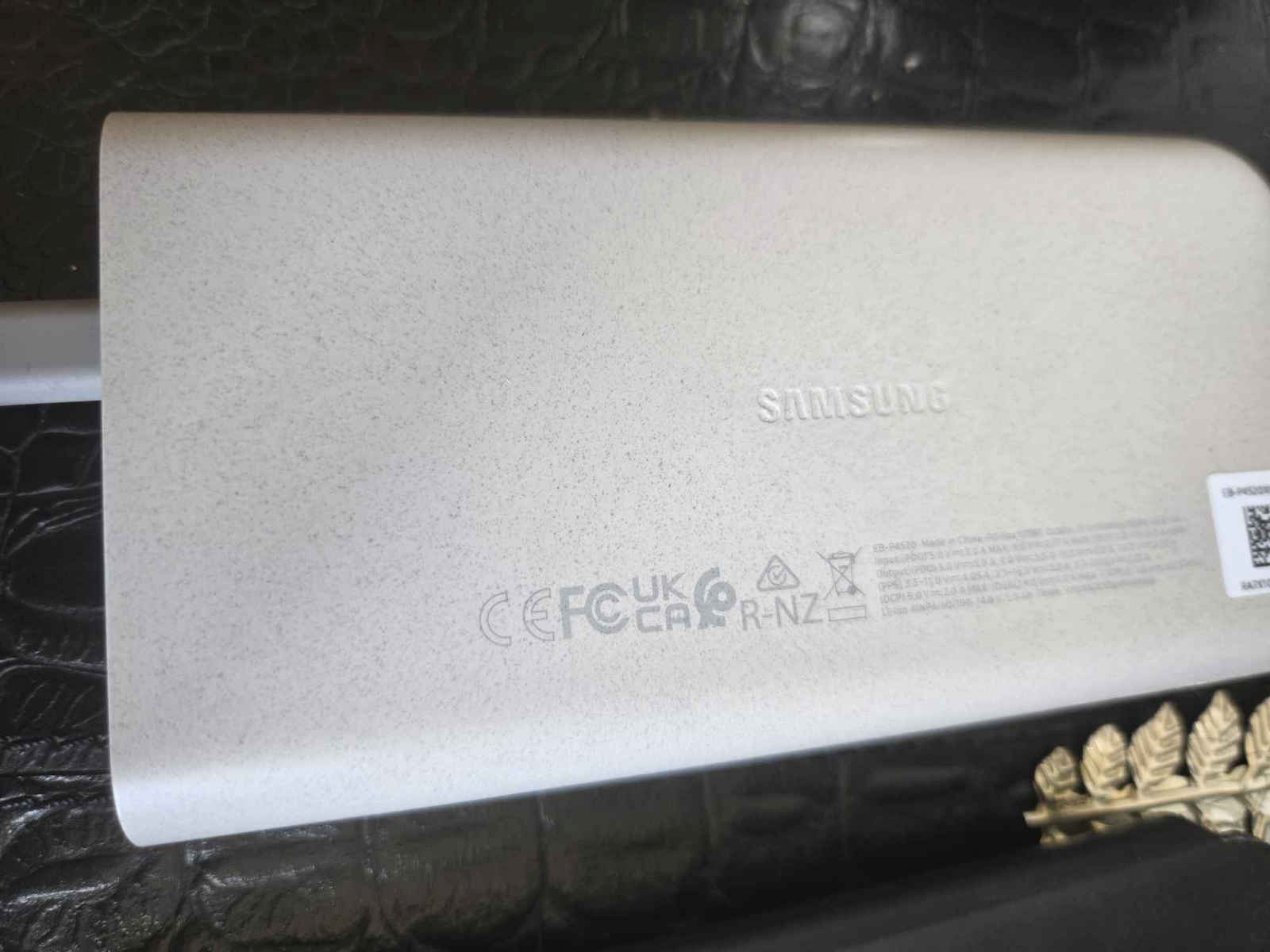Samsung P4520 Power Bank 20000mAh 45W с 3 USB-C порта Power Delivery Бежов