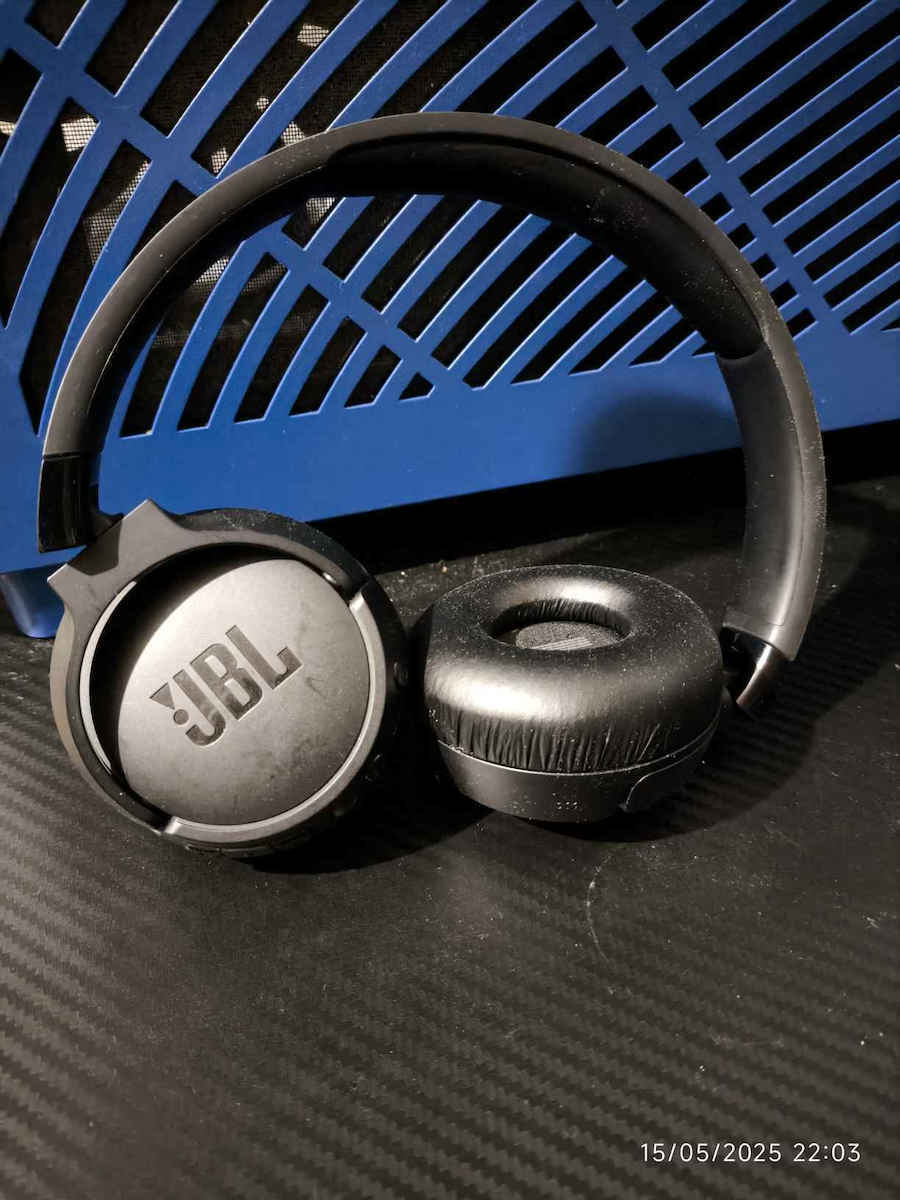 JBL Tune 670NC Wireless / Wired On Ear Headphones with 70 hours of Operation and Quick Charge Black