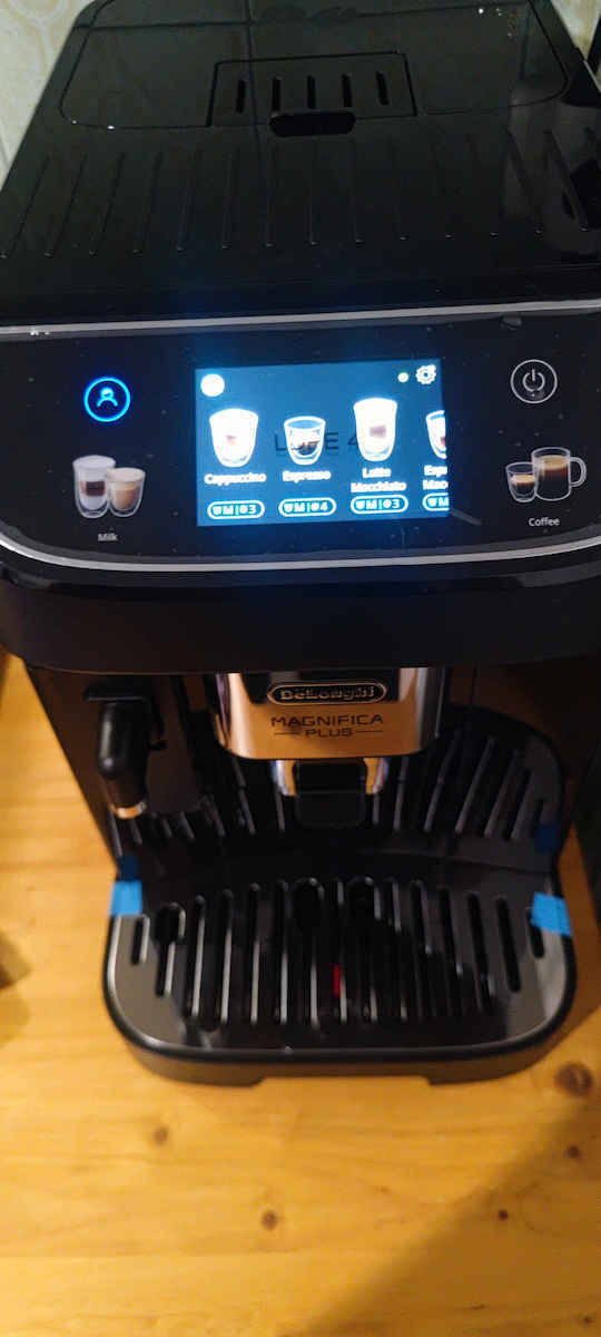 De'Longhi Magnifica Plus Automatic Espresso Machine 1450W Pressure 15bar for Cappuccino with Grinder Black