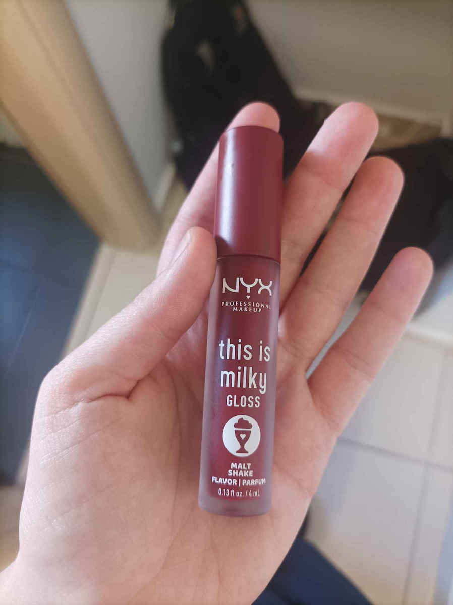 NYX Professional Makeup This Is Milky Lip Gloss 17 Milk and Hunny 4ml