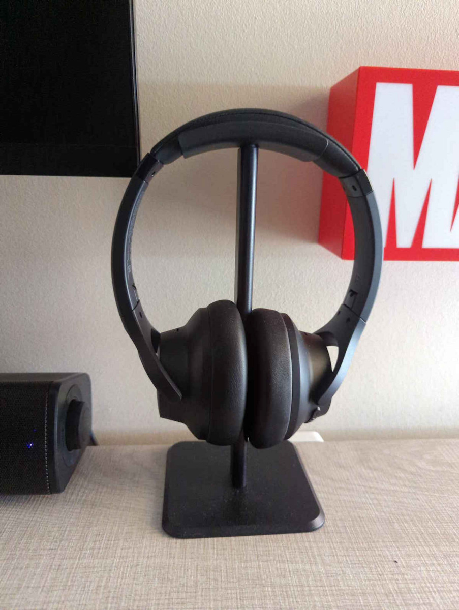 Soundcore by Anker Q20i Wireless / Wired Over Ear Headphones with 40 hours of Operation and Quick Charge Black