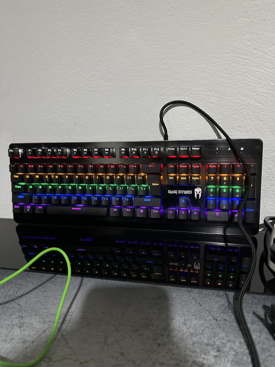 NOD Iron Strike Gaming Mechanische Tastatur mit Xinda Blau Schaltern und RGB-Beleuchtung (Englisch US)