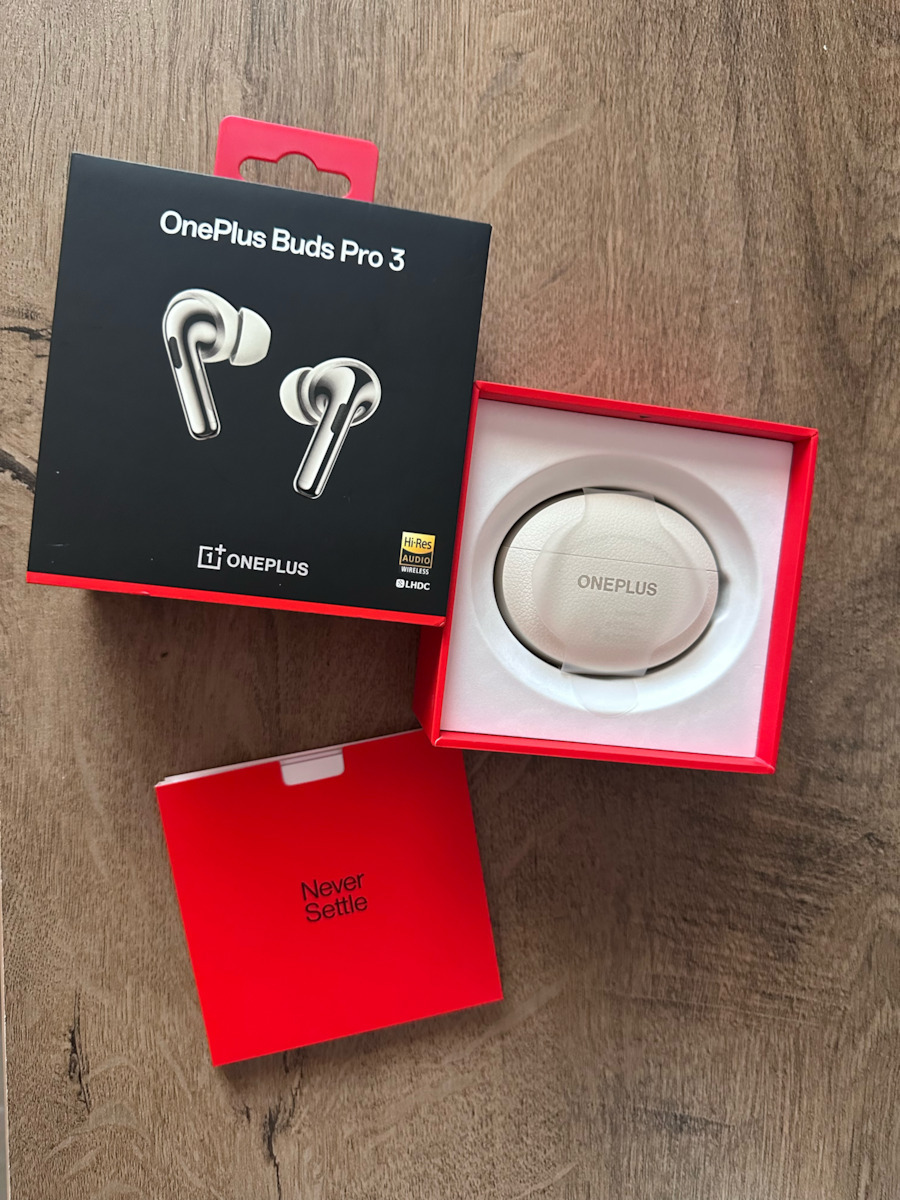 OnePlus Buds Pro 3 Bluetooth-Freisprecheinrichtung Kopfhörer mit Schweißresistenz und Ladeetui Lunar Radiance
