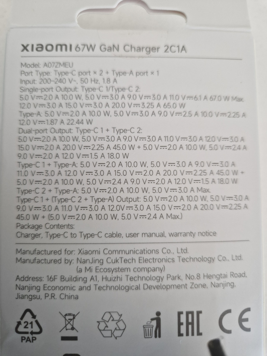 Xiaomi GaN с USB-A порт и 2 USB-C порта и кабел USB-C - USB-C 67W Бял (2C1A)