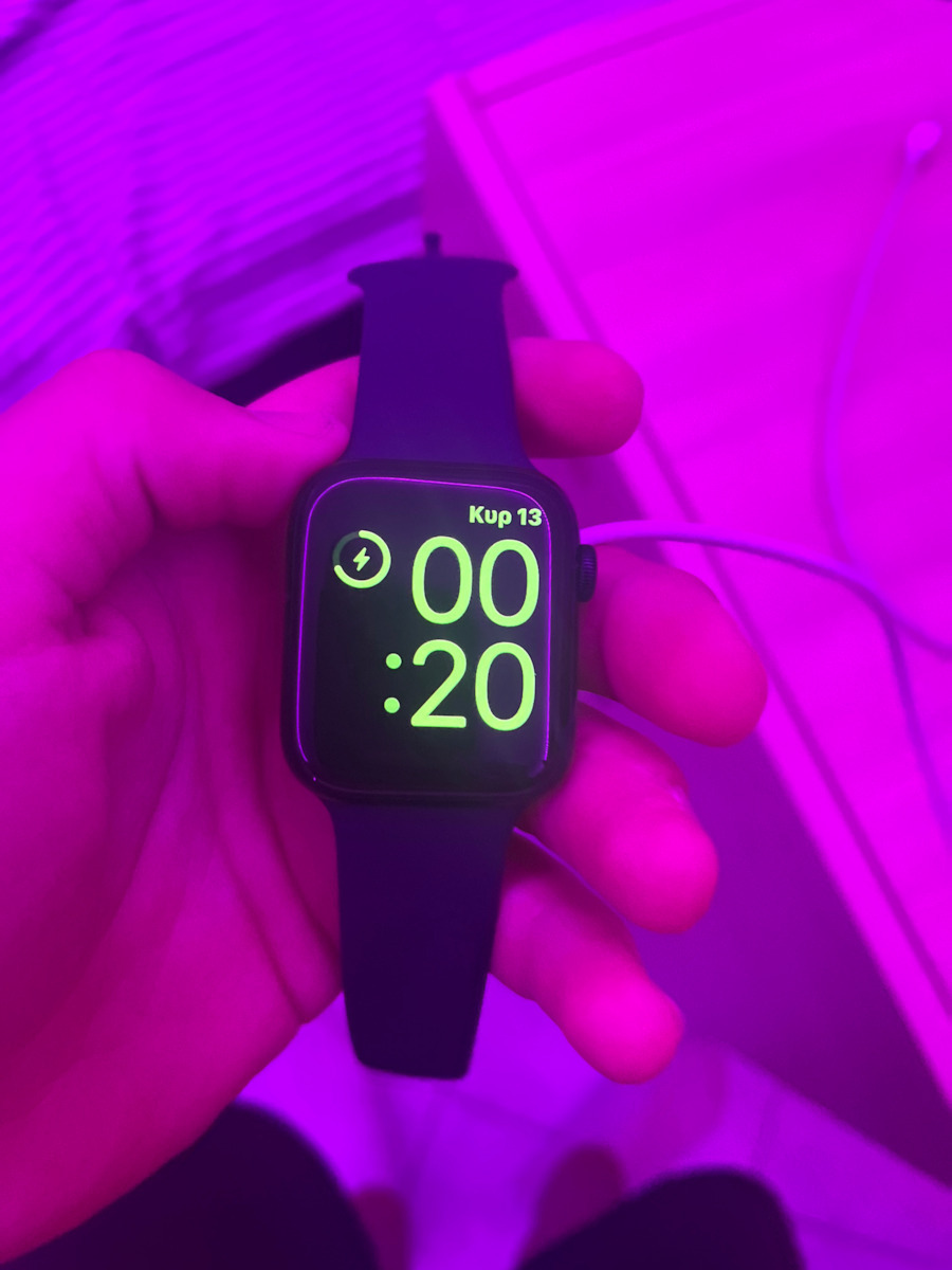 Apple Watch SE 2024 Aluminum 40mm Waterproof with Heart Rate Monitor (Midnight with Midnight Sport Band - M/L)