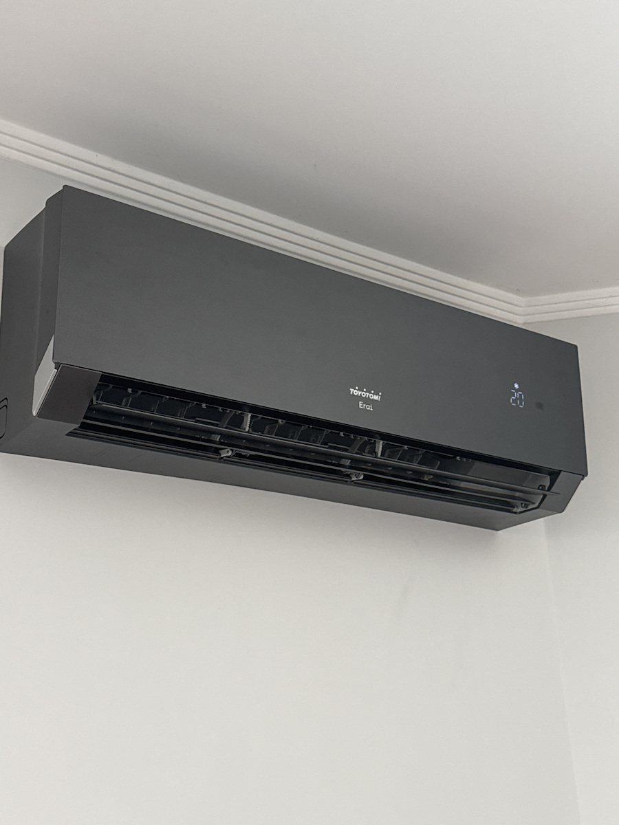 Toyotomi Erai Инверторен климатик 12000 BTU A+++ - А+++/A++ - А++ с Изкуствен интелект Среднощно синьо