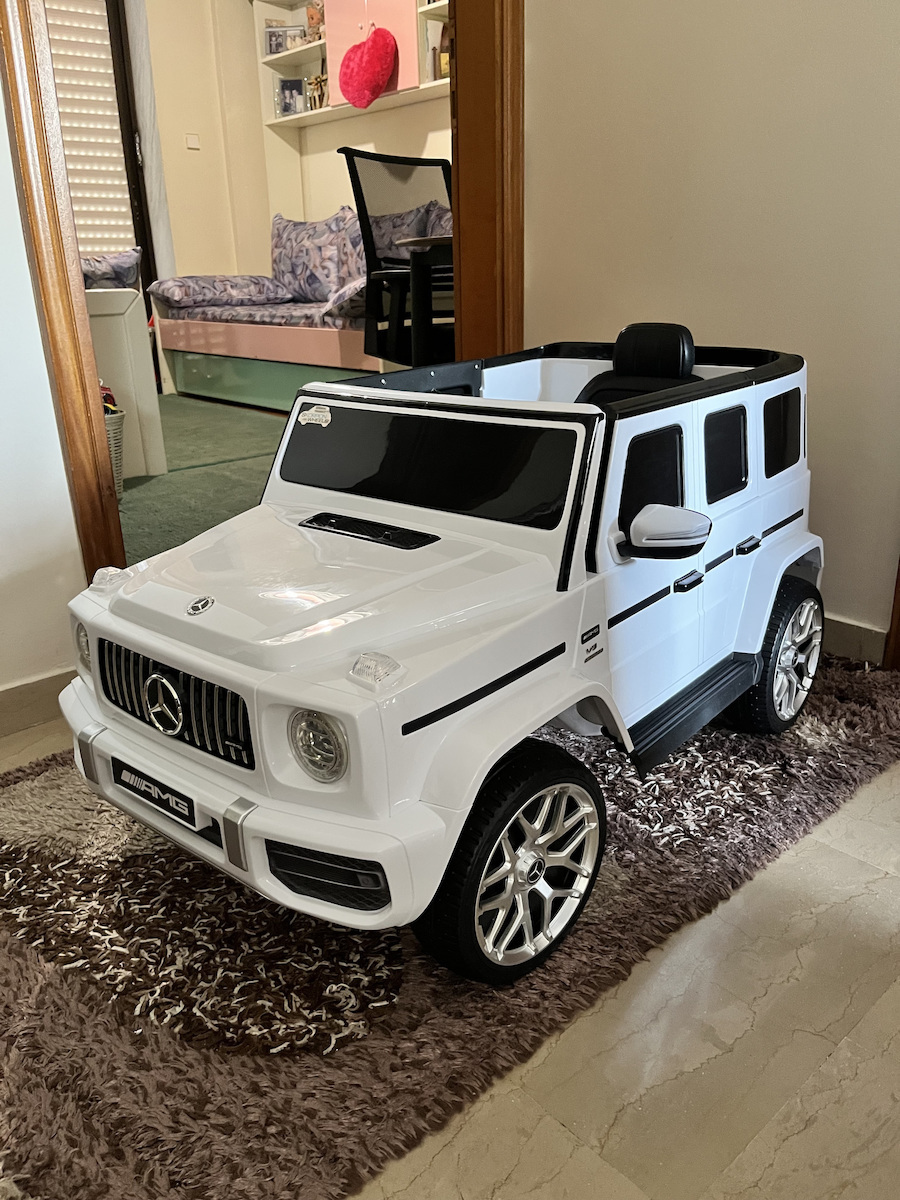 Mercedes AMG G63 Cu Un Loc cu Telecomandă Licențiat 12 Volți Alb