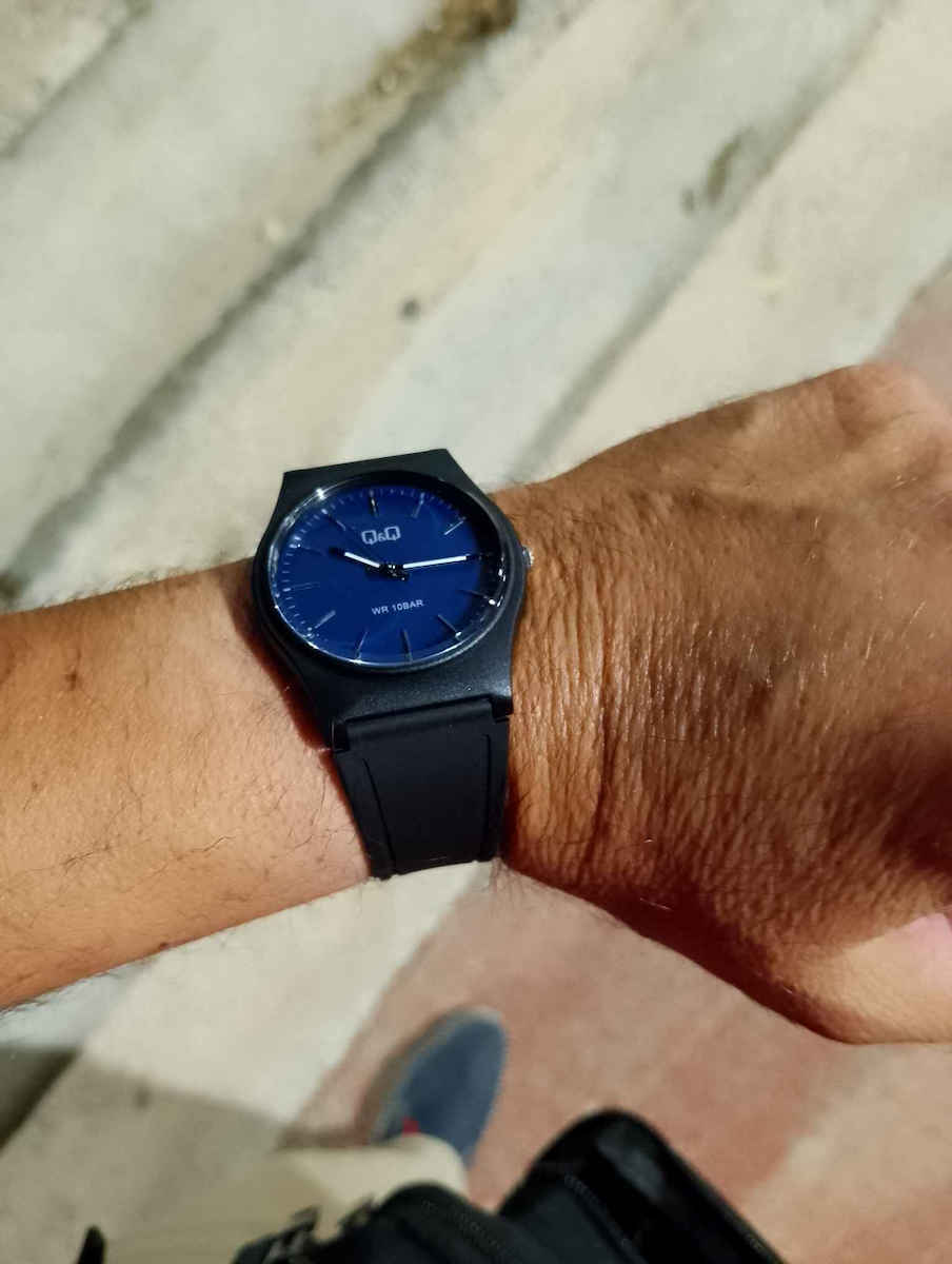 Q&Q Herrenuhr 40mm Batterie mit Schwarz Kautschukarmband