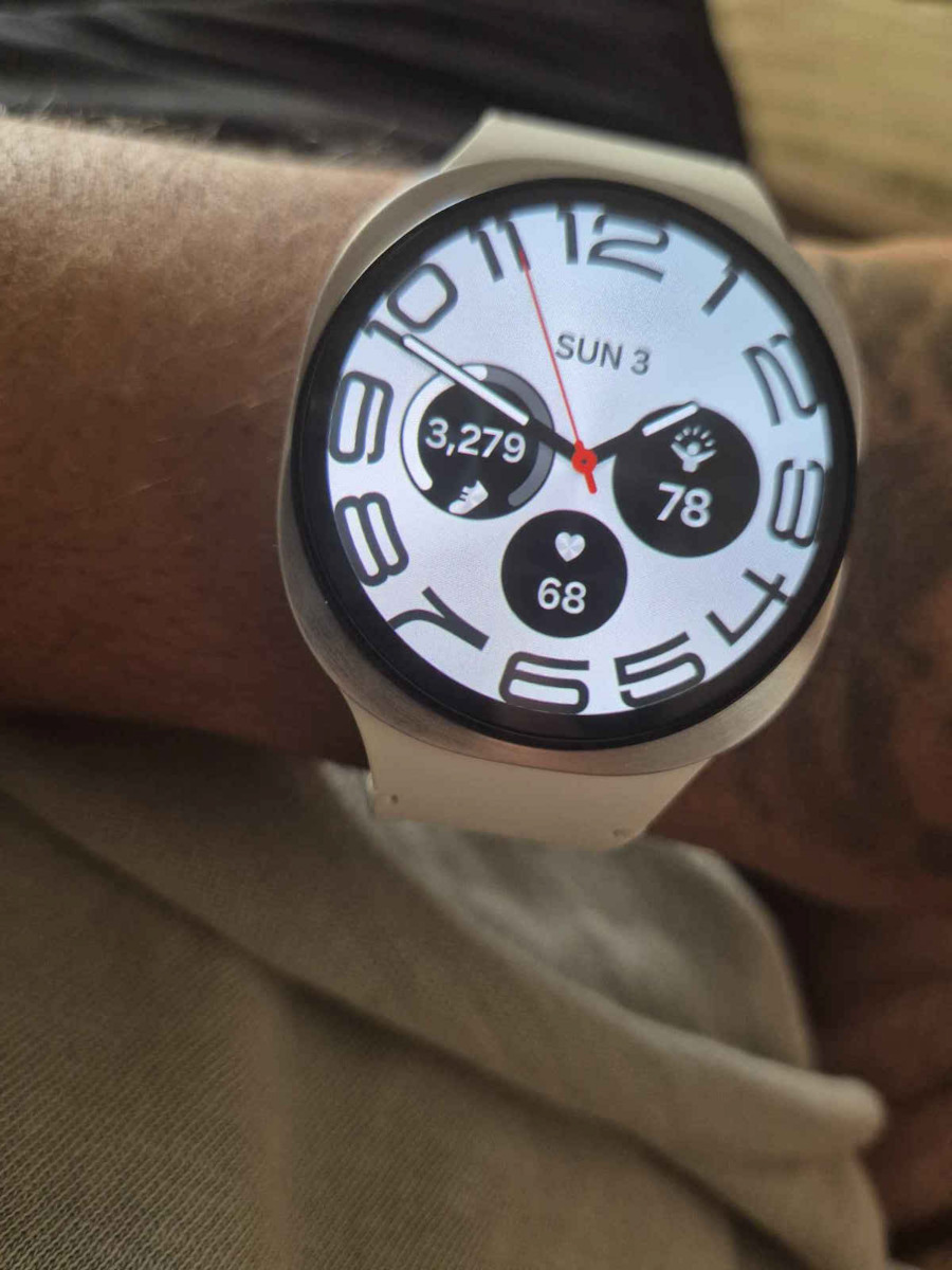 Samsung Galaxy Watch8 Aluminium 44mm Waterproof with Heart Rate Monitor (Silver)