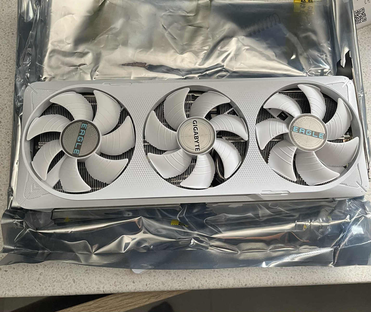 Gigabyte GeForce RTX 5070 12GB GDDR7 EAGLE OC ICE SFF 12G Κάρτα Γραφικών