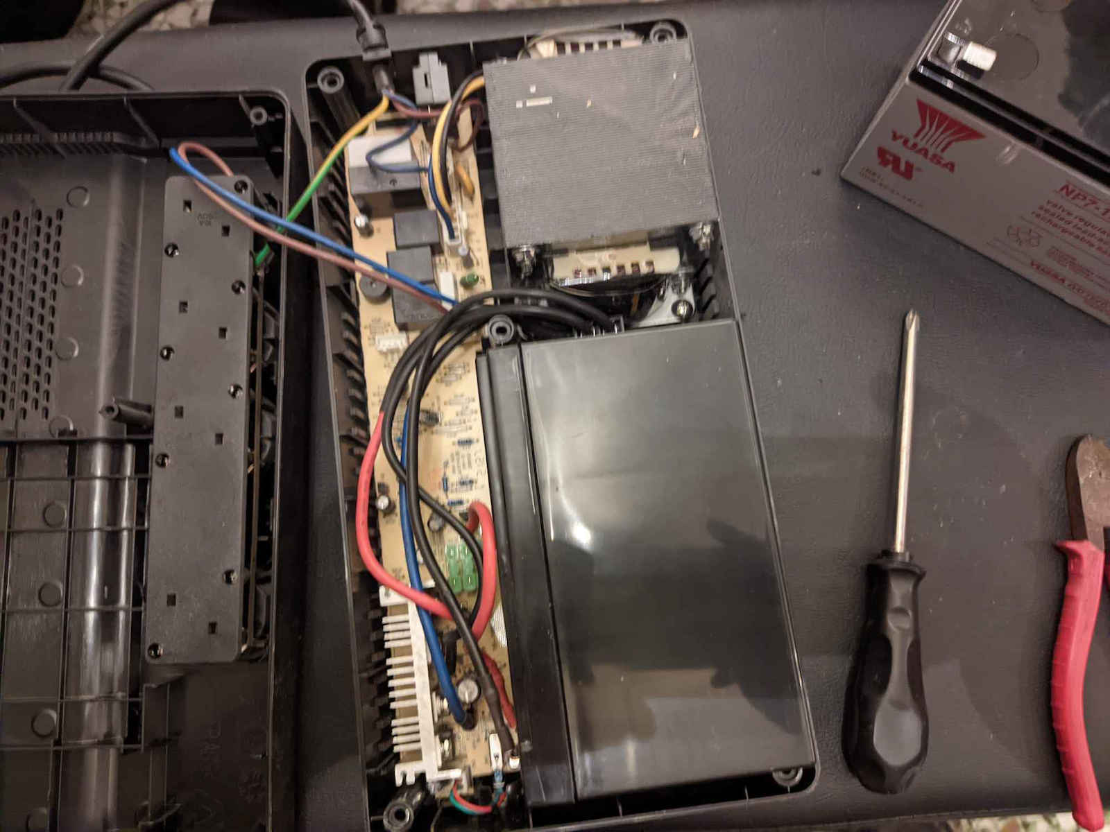 Yuasa NP7-12L Μπαταρία UPS με Χωρητικότητα 7Ah και Τάση 12V 1τμχ