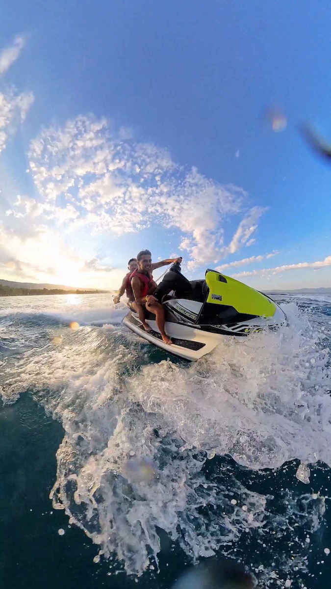 Insta360 X4 Action Camera 8K 360° Capture Underwater with Touch Screen 2.5" and Wi-Fi Black