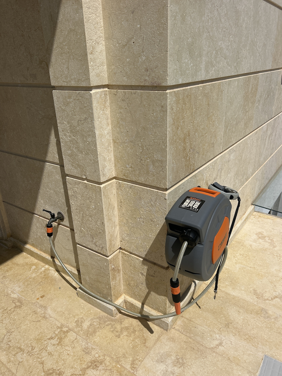 Kraft Automatic Watering Wind Wall Mounted with Hose 15m