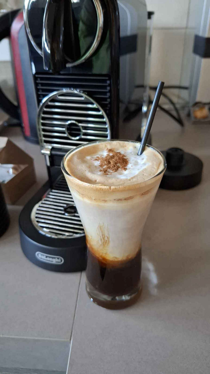 De'Longhi Citiz & Milk Pod Coffee Machine Nespresso Pressure 19bar with Milk Frother Black