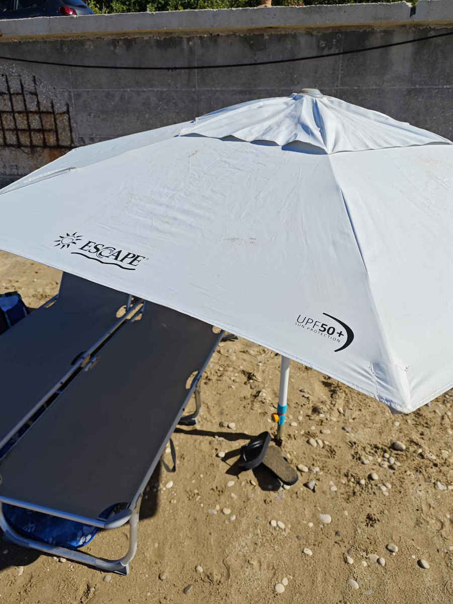 Escape Beach Umbrella Diameter 2.4m With UV Protection And Gray Air Duct