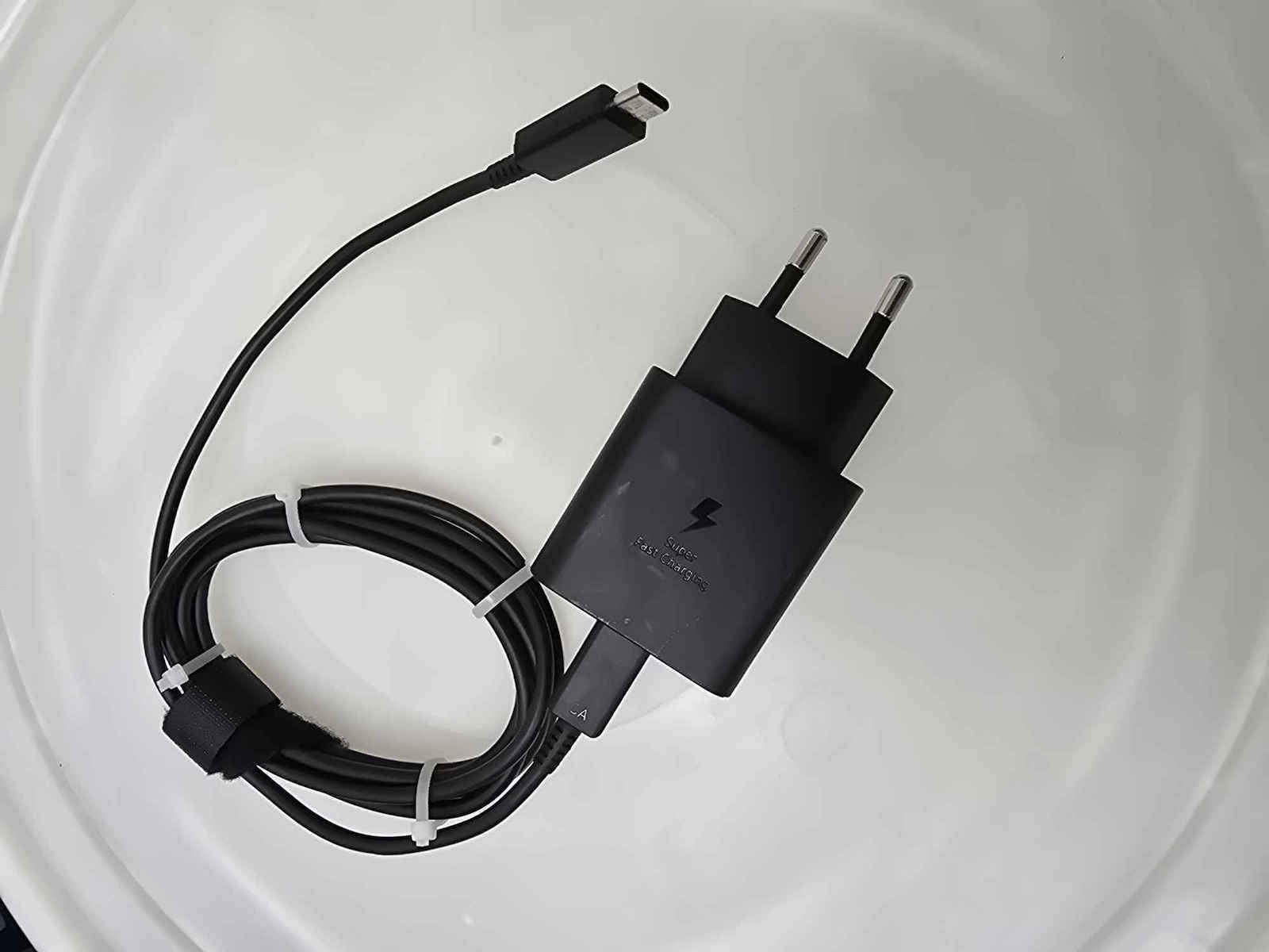 Samsung Charger with USB-C Port and Cable USB-C - USB-C 45W Power Delivery Blacks (EP-T4511X)