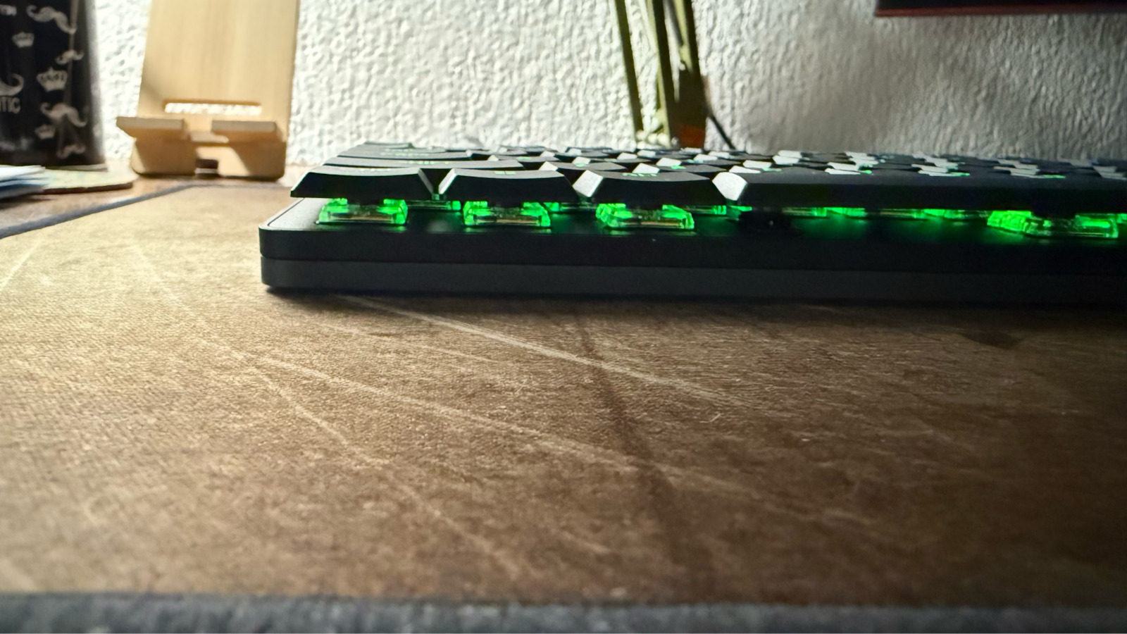 Logitech G515 Lightspeed Wireless Gaming Mechanical Keyboard Tenkeyless with GL Tactile switches and RGB lighting (English US)