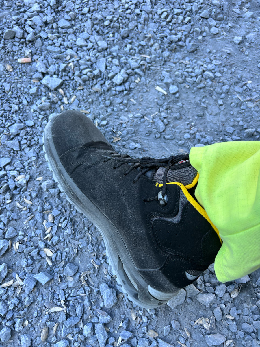Giasco Borneo Waterproof Low Safety Black S3 with Certification (C), ESD , SRC,WRU