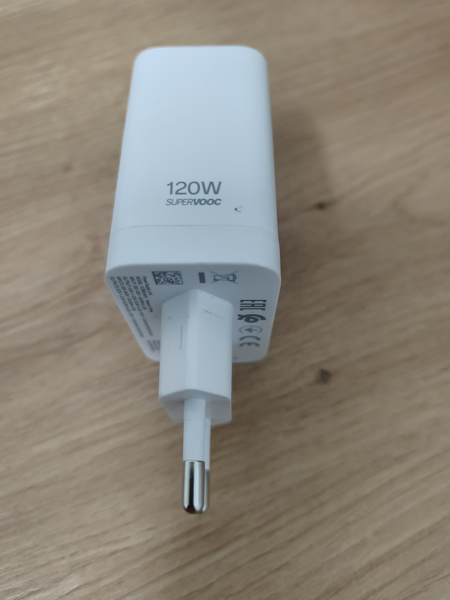 Realme Încărcător Fără Cablu cu Port USB-C 120W Alb (VCBBOAEH)