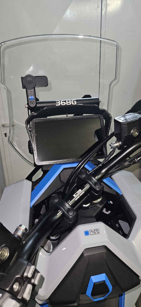 Quad Lock Pro Mount Phone Motorcycle with Clip for Steering Wheel