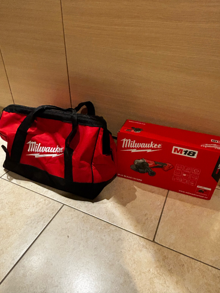 Milwaukee BLPSAG-402B Set Angle Wheel & Impact Drill Driver Brushless 18V with 2 Batteries 4Ah and Case