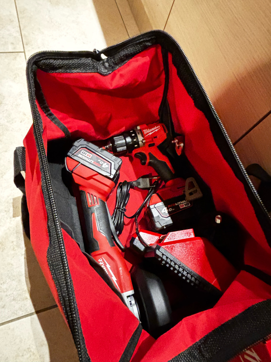Milwaukee BLPSAG-402B Set Angle Wheel & Impact Drill Driver Brushless 18V with 2 Batteries 4Ah and Case