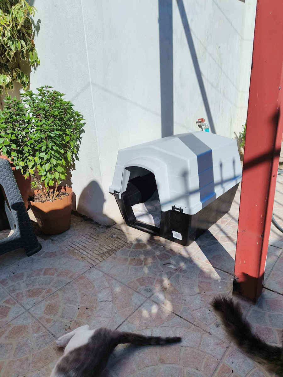 Vesta Dog House Plastic Outdoor Black 40x69.5x44cm