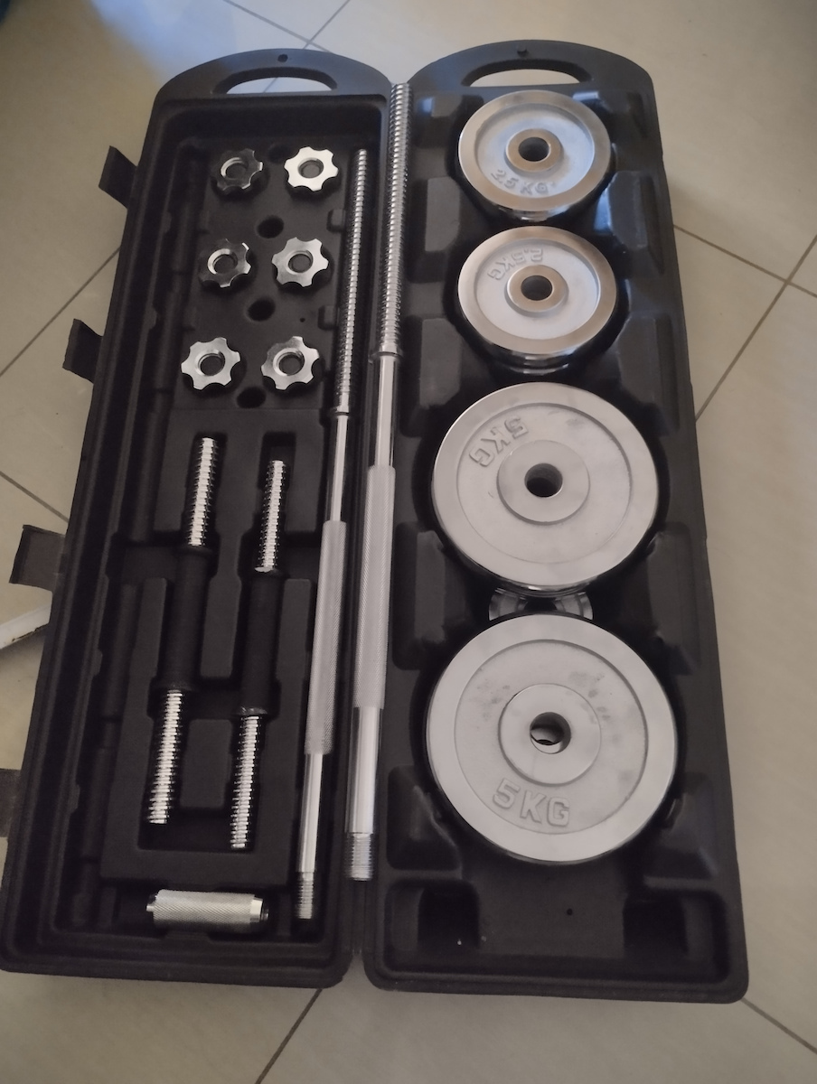 Set de gantere cu bară, greutate totală 50kg în cazul