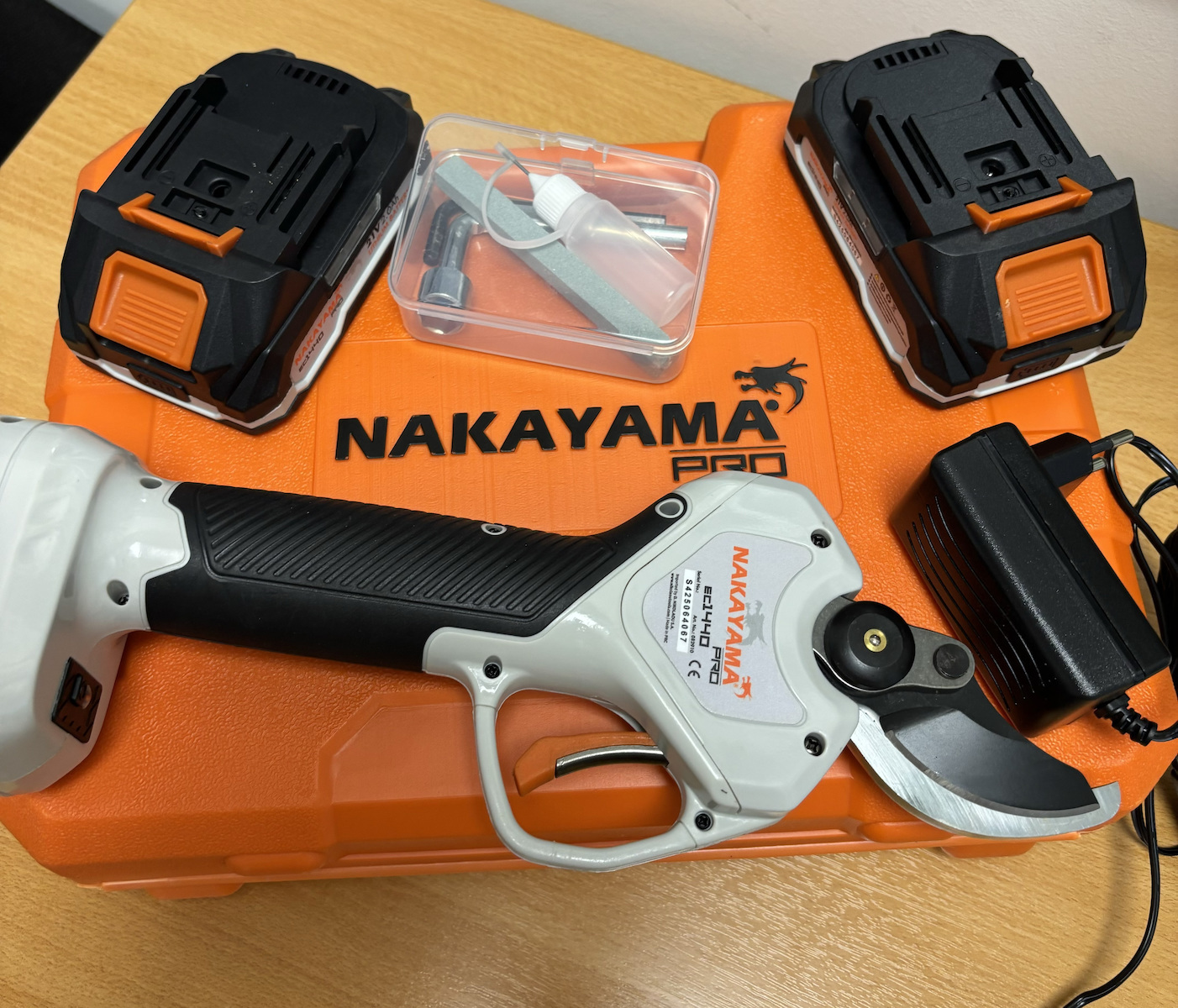 Nakayama EC1440 Ножица за подрязване с Максимален Диаметър на Рязане 40мм в Куфарче за Пренасяне