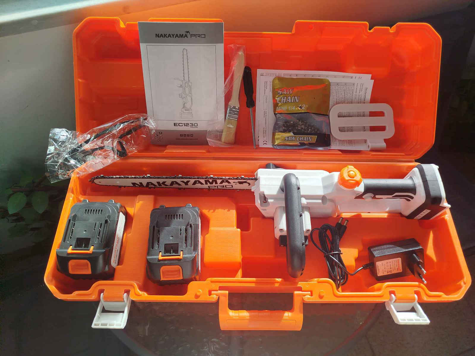 Nakayama EC1230 Battery Pruning Chainsaw 2x4Ah 21V 1.4kg with 30cm Blade