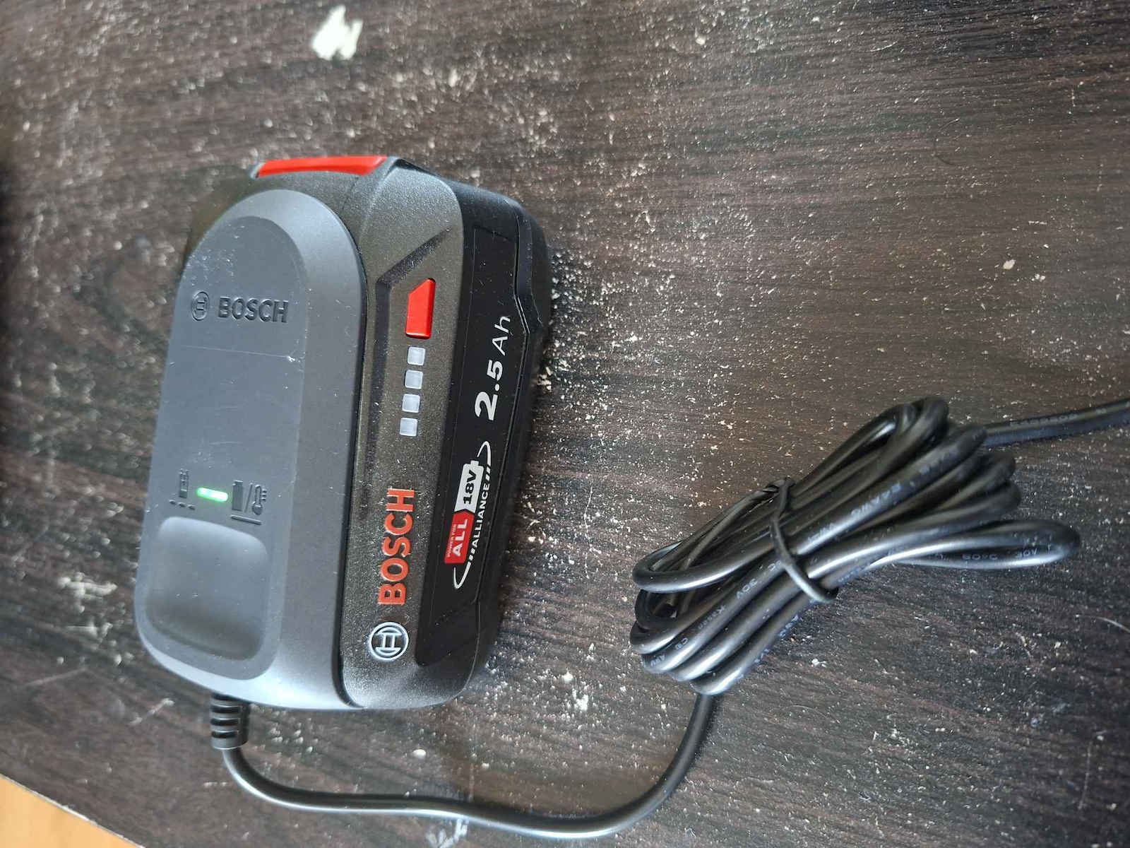 Bosch Σετ Μπαταρίας Λιθίου Χωρητικότητας 4Ah 18V με Φορτιστή