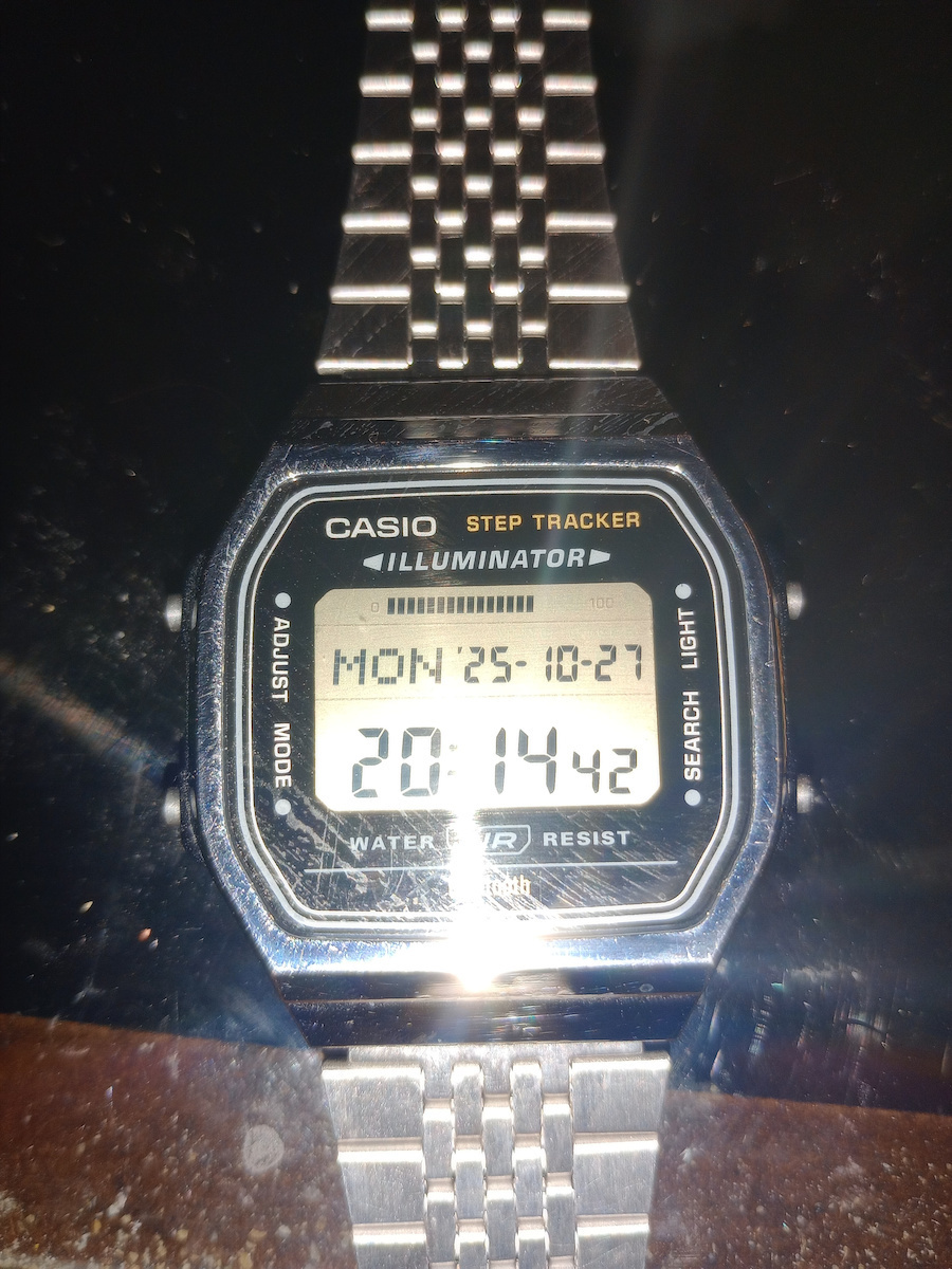 Casio Ψηφιακό Ανδρικό Ρολόι 37.9mm Χρονογράφος Μπαταρίας με Ασημί Μεταλλικό Μπρασελέ