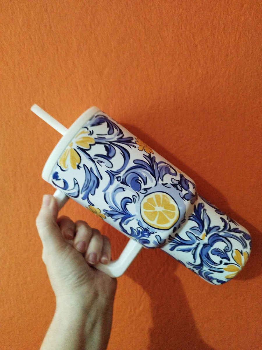 Estia Straw Tumbler XL Save the Aegean Ανακυκλώσιμο Handled Tumbler Θερμός Ανοξείδωτο BPA Free 900ml Lavender Purple με Καλαμάκι και Λαβή